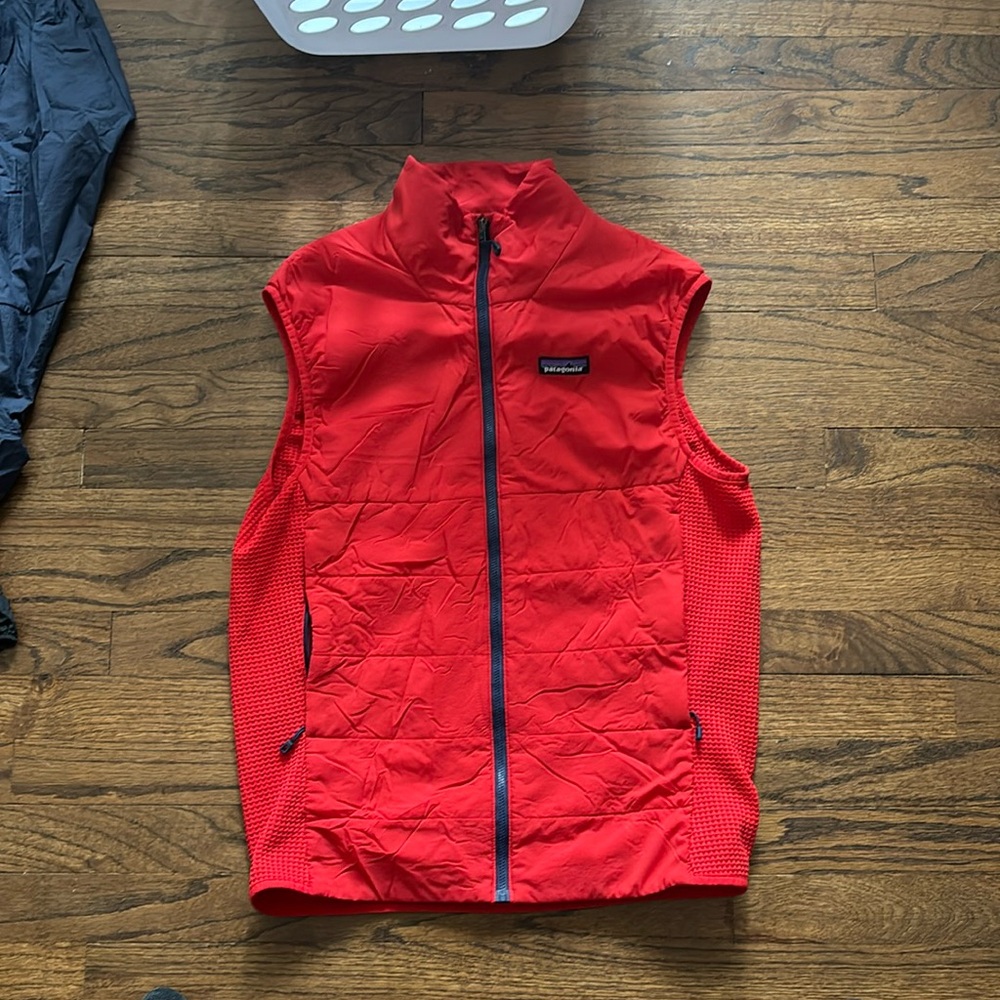 Men's Patagonia, red vest, barely worn size medium